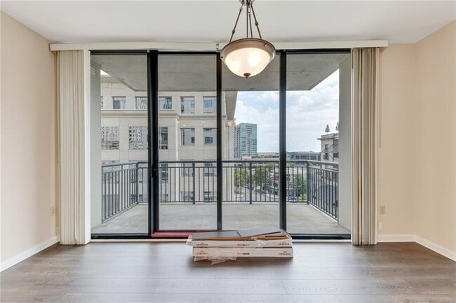 Building Photo - 3040 Peachtree Rd NW