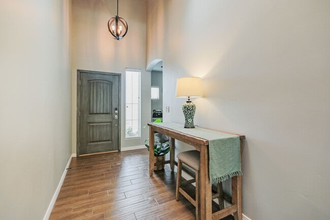 Building Photo - Beautiful 4 bedroom home with 3 Car Garage