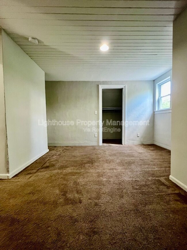 Building Photo - 708 Elizabeth St