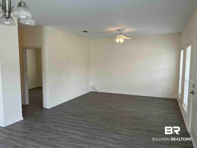 Building Photo - 33213 Stables Dr