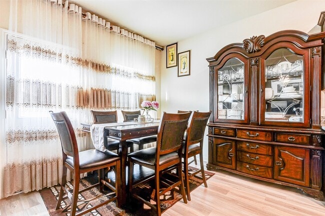 Building Photo - 1215 Hollow Stone Dr