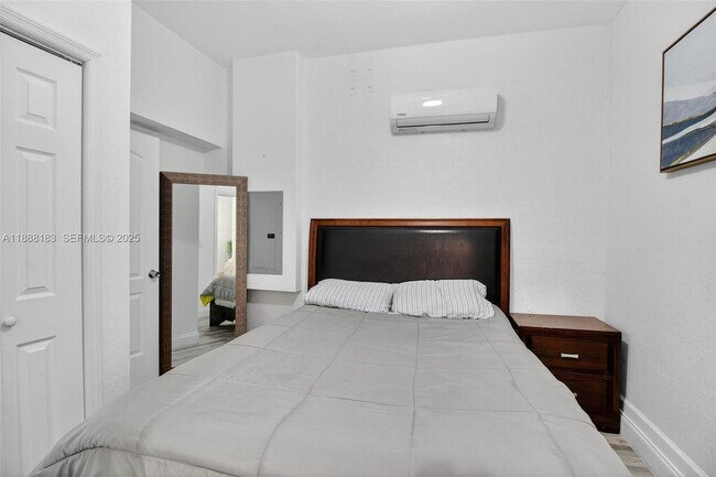 Building Photo - 3616 SE 2nd Dr