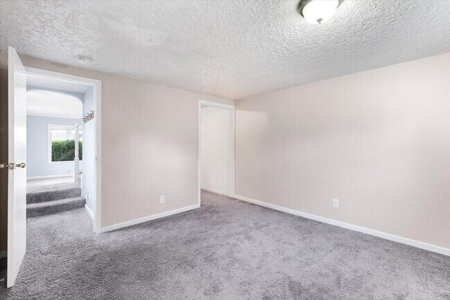 Building Photo - 657 22nd Ave