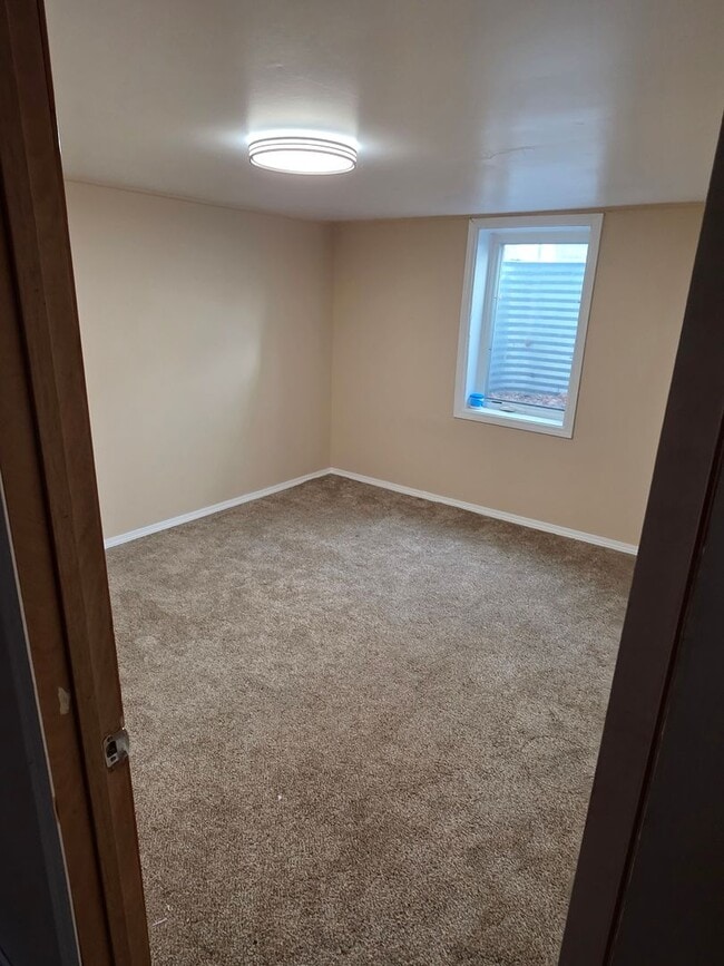 Building Photo - 4 Bedroom | 2 Bathroom | 1 car garage | Fully Fenced Yard | Great Location