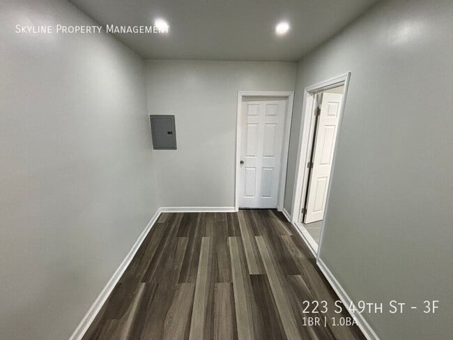 Building Photo - 223 S 49th St