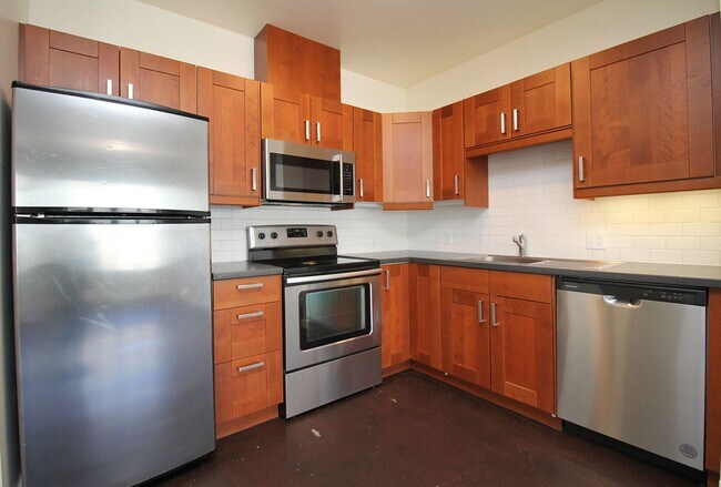 Building Photo - 1460-1460 NE Alberta St