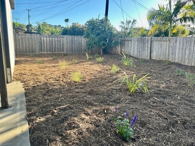 Building Photo - Three Bedroom Turnpike Home/Foothill Schoo...