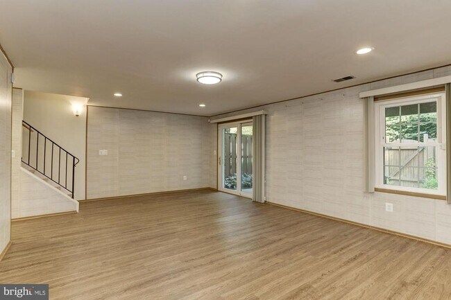 Building Photo - 7133 Swansong Wy
