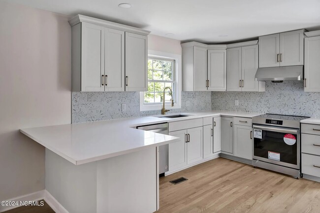 Building Photo - 204 S Harris St