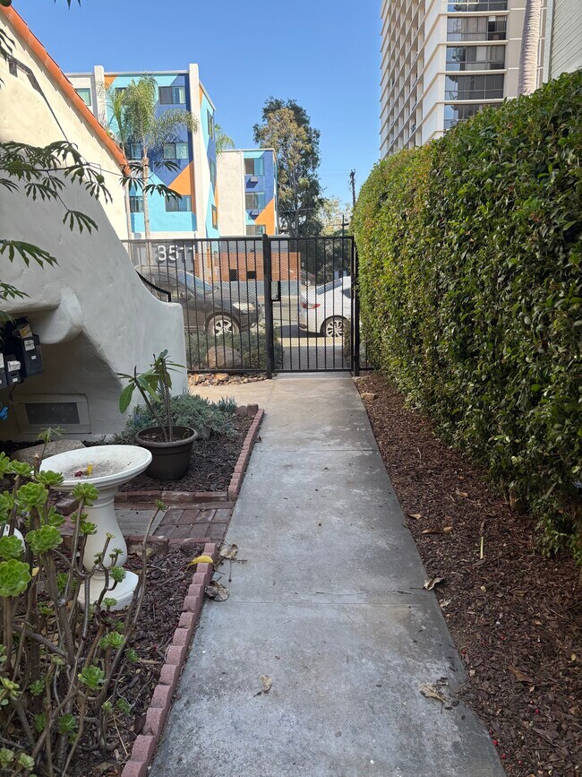 Building Photo - Gaylord Building