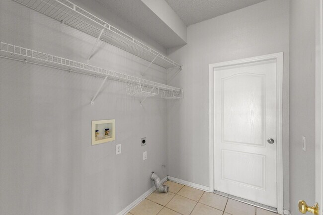 Building Photo - "Spacious 4-Bedroom Gem with 2.5 Baths in ...