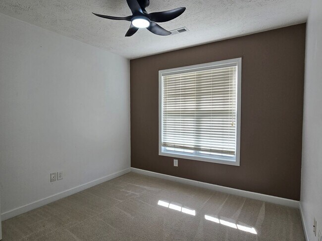 Building Photo - 197 Rolling Stone Ct