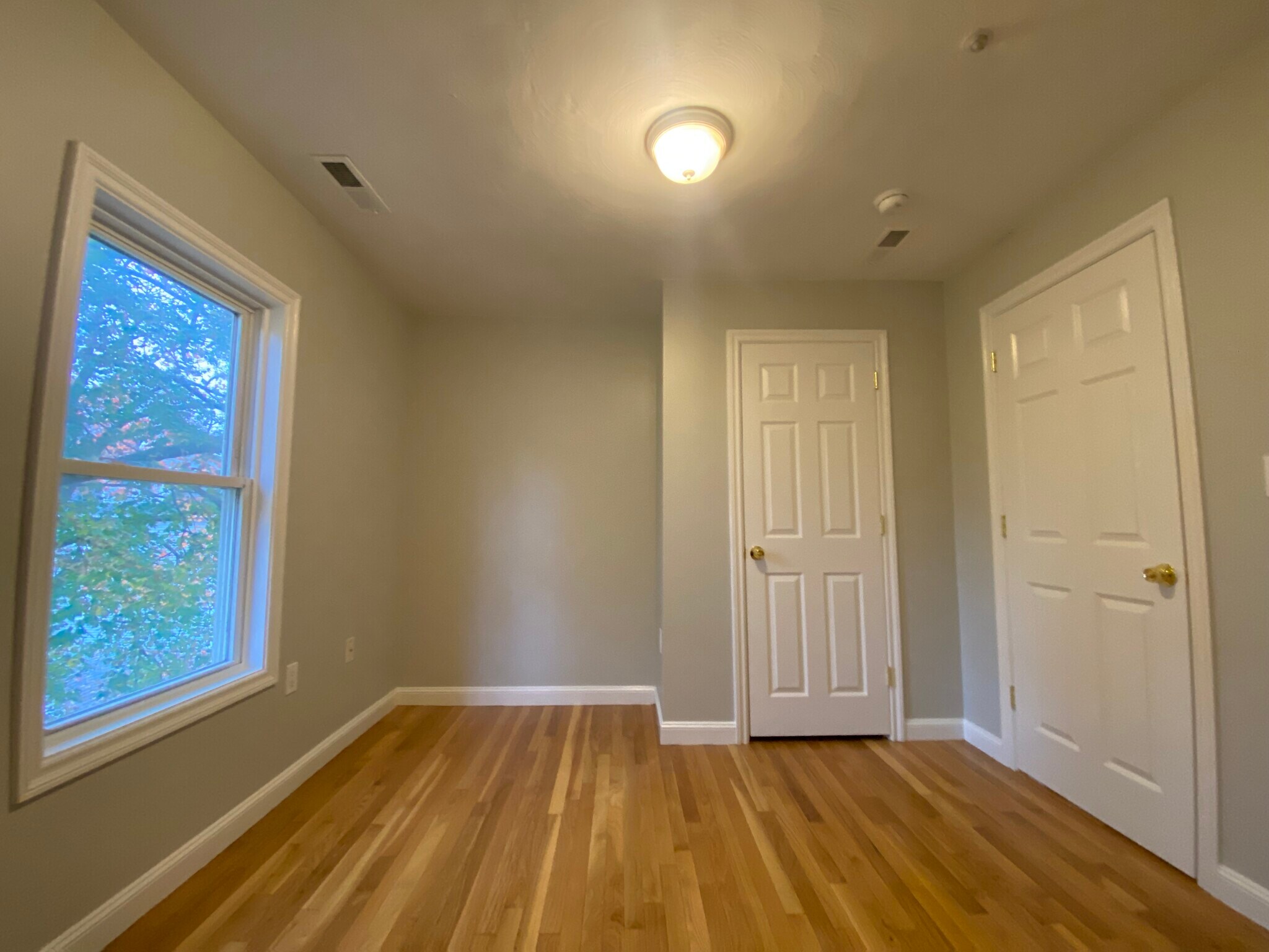 Building Photo - 118 Beverly St