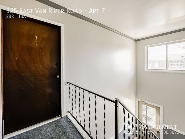 Building Photo - 125 E Van Riper Rd