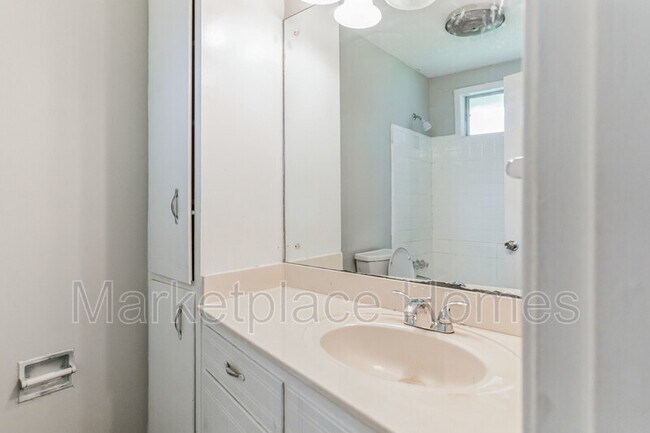 Building Photo - 126 Mayfair Dr