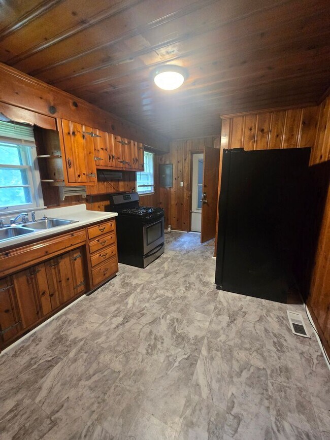 Building Photo - Two Bedroom Duplex located in Lawrence Township near Shadeland and 48th St