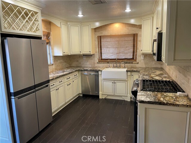 Building Photo - 1188 W Cypress Ave