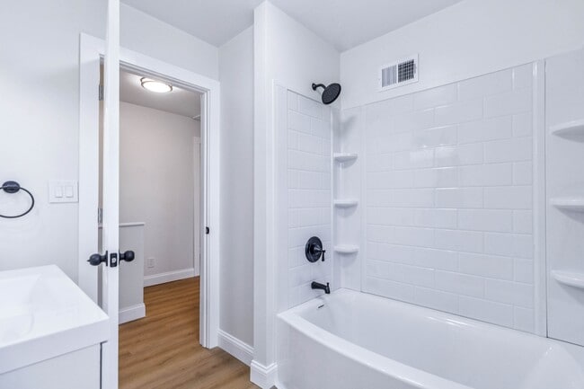 Building Photo - 3233 Wolcott St