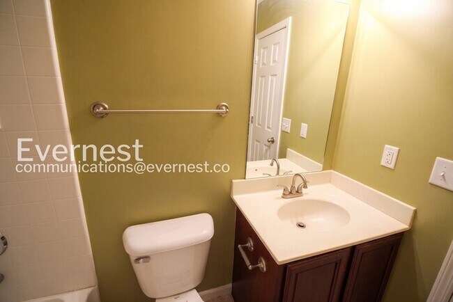 Building Photo - 3 Bed/2.5 Bath Townhome with Garage / Pet-Friendly / Coming Soon!