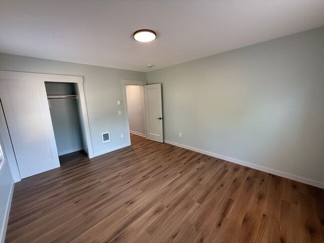 Building Photo - 805 Boxwood Ln SE