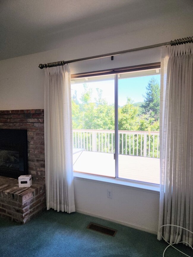Building Photo - "Must See" w/beautiful views 3 bedroom, 2....
