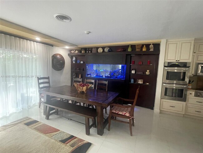 Building Photo - 8620 SW 87th Ave