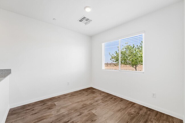 Building Photo - Modern Mosaic Townhome with Stylish Finishes & Resort-Style Community Amenities!