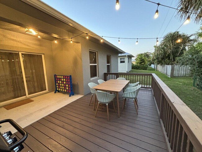 Building Photo - 1330 28th Ave