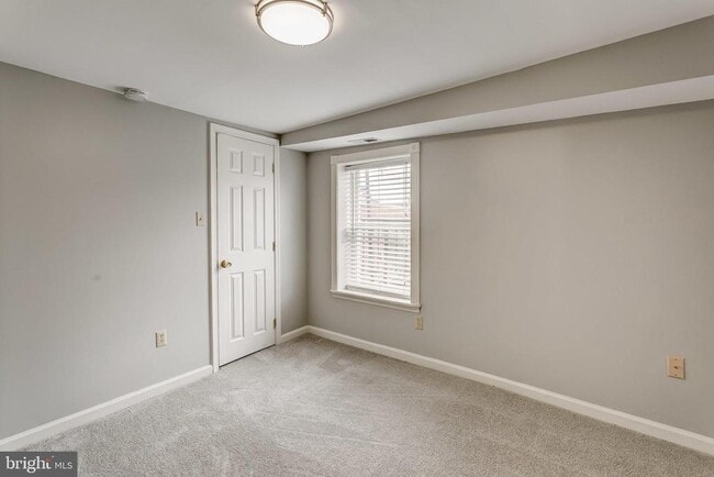 Building Photo - 1458 Riverside Ave