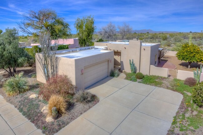 Primary Photo - Beautiful Southwest Home with Mountain Vie...