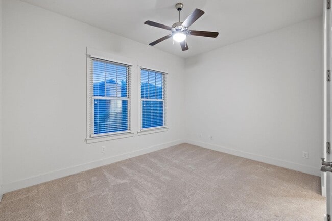 Building Photo - 2217 Seabiscuit Cv