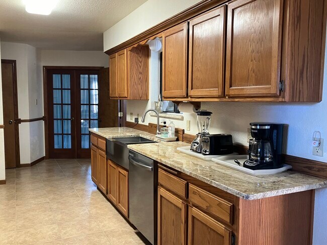 Kitchen - 308 Hawthorne Dr