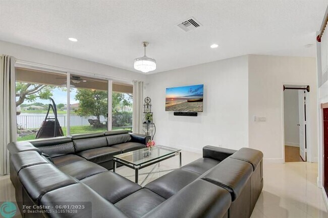 Building Photo - 6158 SW 194th Ave