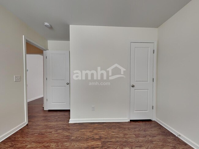 Building Photo - 330 Crabapple Cir