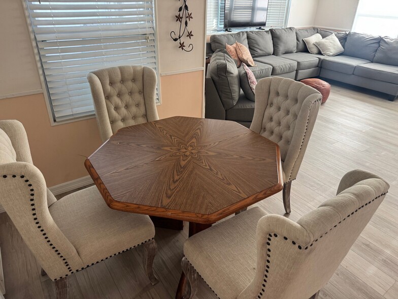 Building Photo - 469 Needle Palm