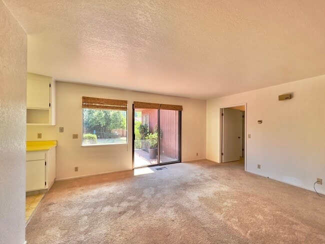 Building Photo - Spacious Three Bedroom Calistoga Home