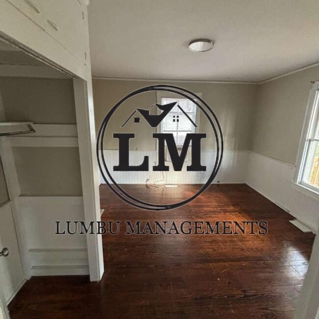 Building Photo - 421 Worsham St