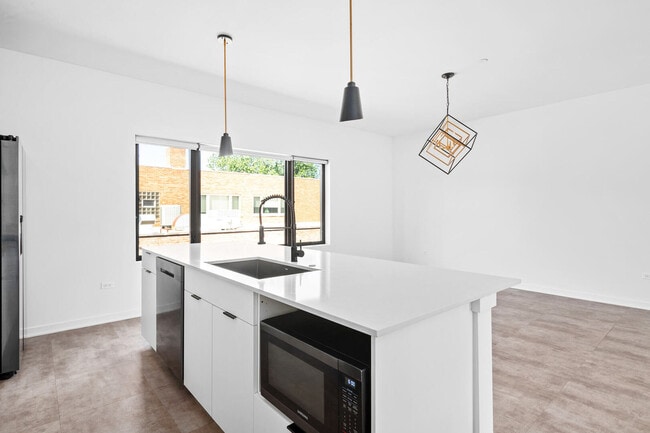 Building Photo - 6605 North Ave