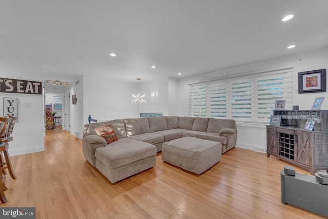 Building Photo - 91 2nd St