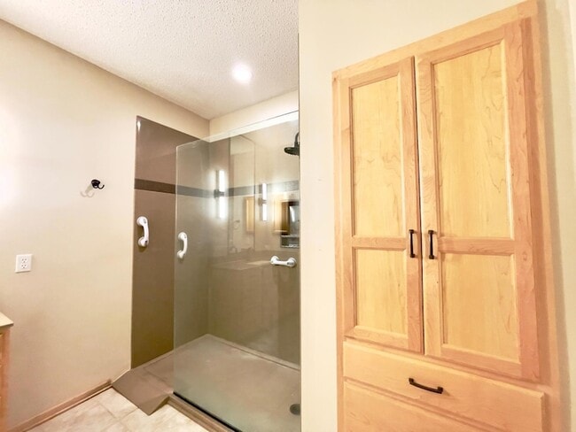 Building Photo - 12022 Vermillion St NE