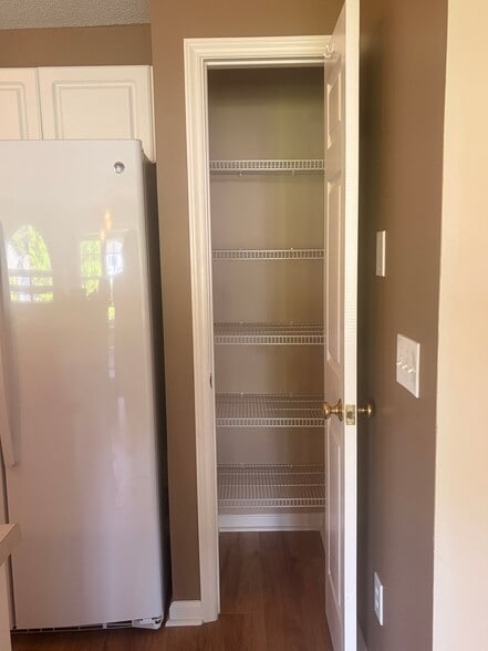 Building Photo - 631 Mill Pond Ct