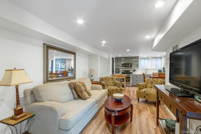 Building Photo - 220 Hudson Terrace