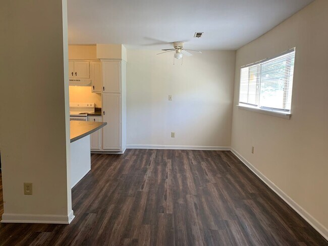 Building Photo - One-month FREE rent! Apply by 3/20/26.