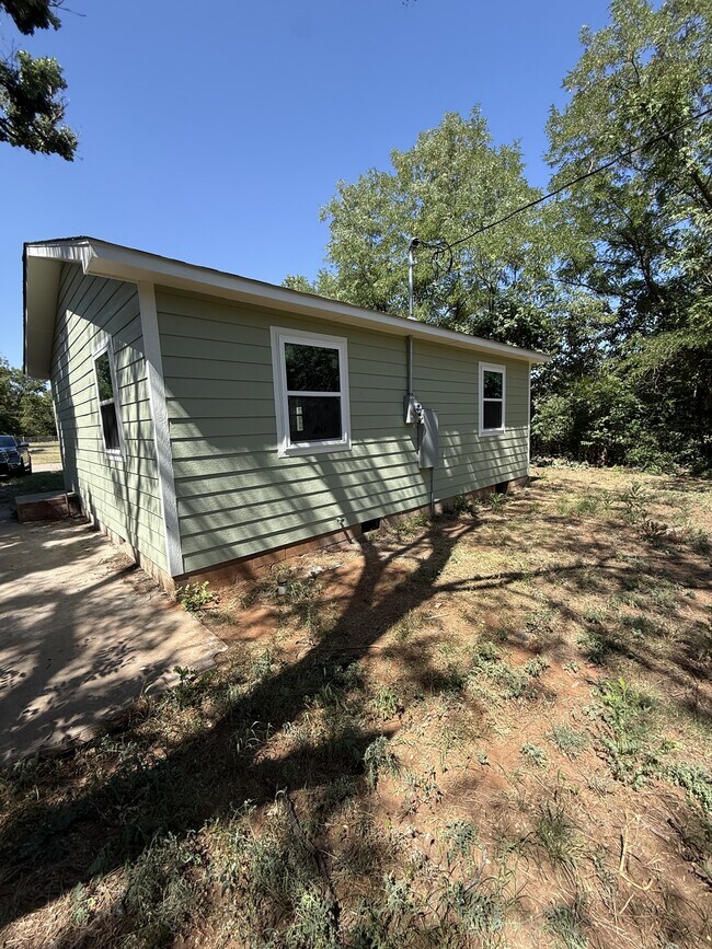 Building Photo - 108 Glenhaven Dr