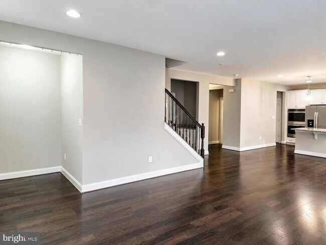 Building Photo - 3348 Burton Dr