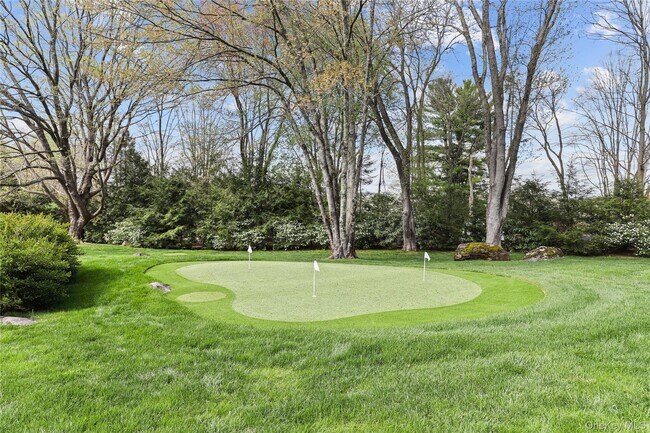 Building Photo - 10 Upland Rd N