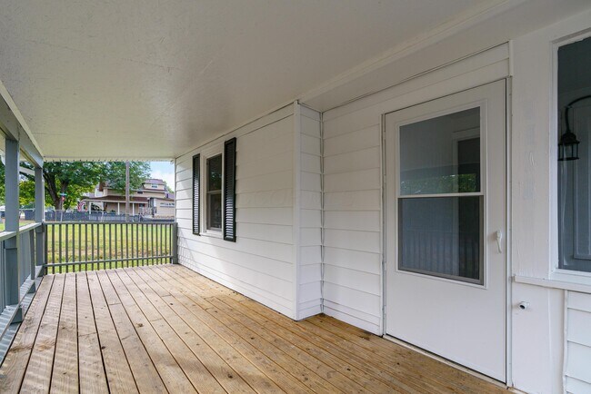 Building Photo - 2220 Sale Rd