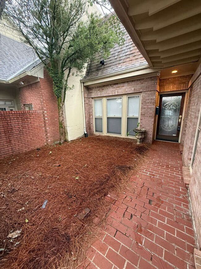 Building Photo - 2028 Hazel Hedge Ln