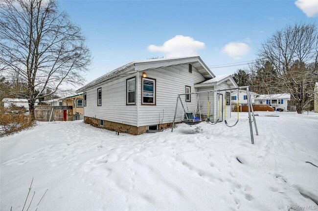 Building Photo - 28 Edward Ave