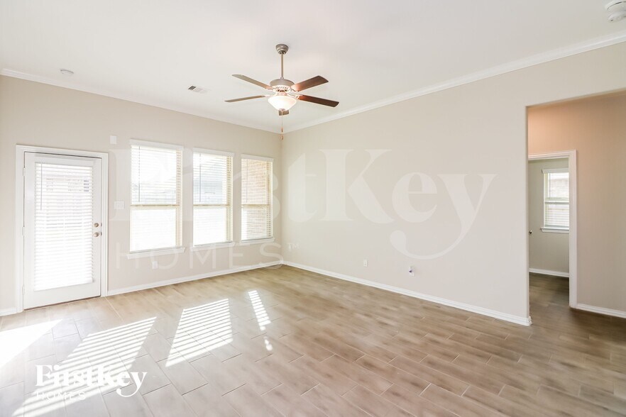 Building Photo - 1648 Breezewood Dr